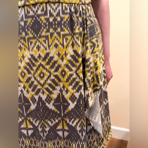 Women's Gray&Yellow Patterned Short Sleeve Dress. Faux Wrap, Flattering Draping. - Picture 7 of 10
